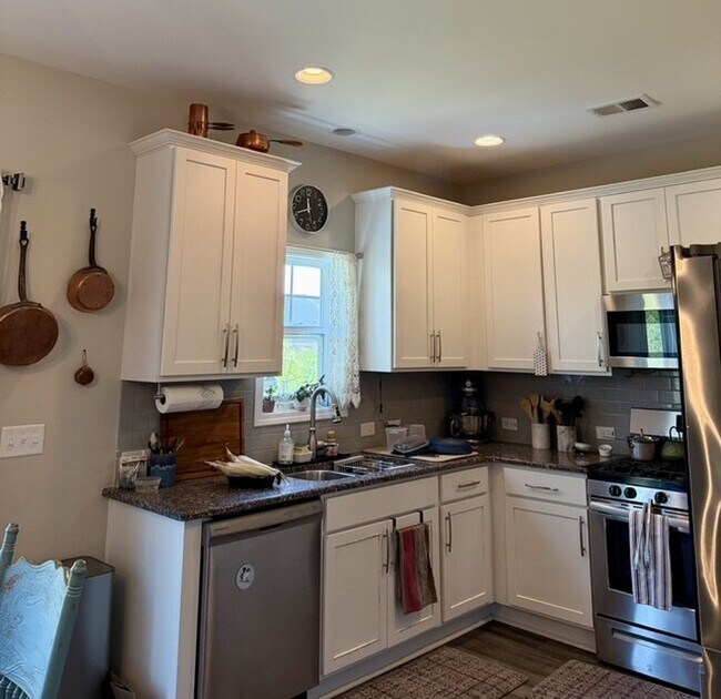 Building Photo - 3016 Goldenaster Ct