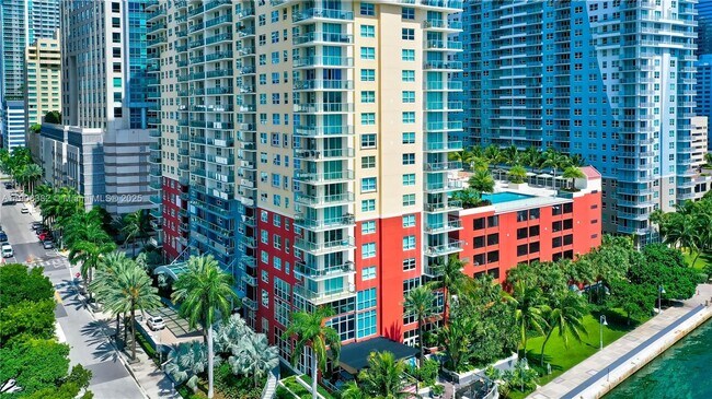 Building Photo - 1155 Brickell Bay Dr