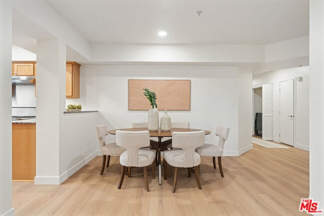 Building Photo - 1222 S Westgate Ave