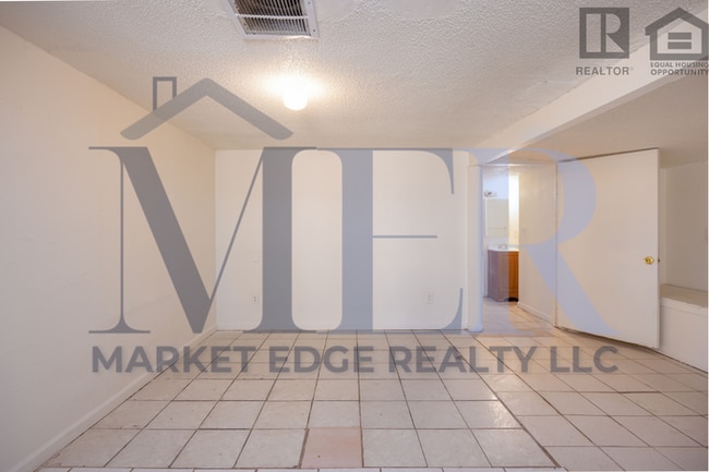 Building Photo - 3Bed/1.5Bath House at 35th/McDowell! $1199...