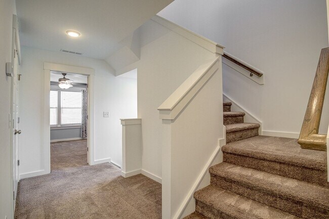 Building Photo - Corner Townhome with Roof Top Deck in Down...
