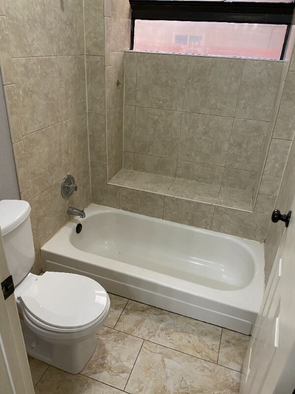 Building Photo - 7840 N Viewpointe Cir
