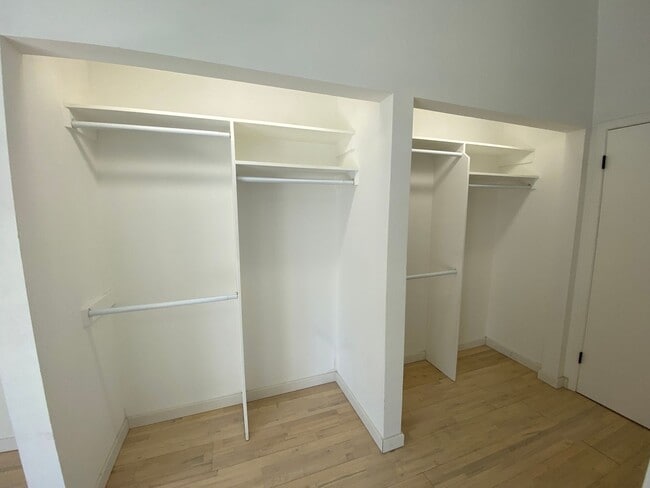 Building Photo - Alamo Heights Gem ~  2 / 2.5 Multi-Level C...