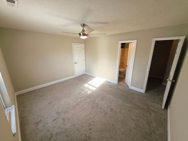 Building Photo - 4 Bedroom 2 BA Horse Creek Farms