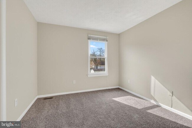 Building Photo - 8813 Francesca Dr