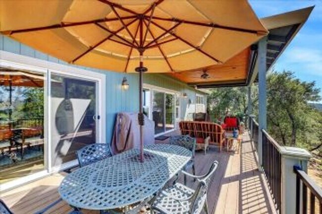 Building Photo - Lake View, 5 bedroom, 3 bath home in gated...