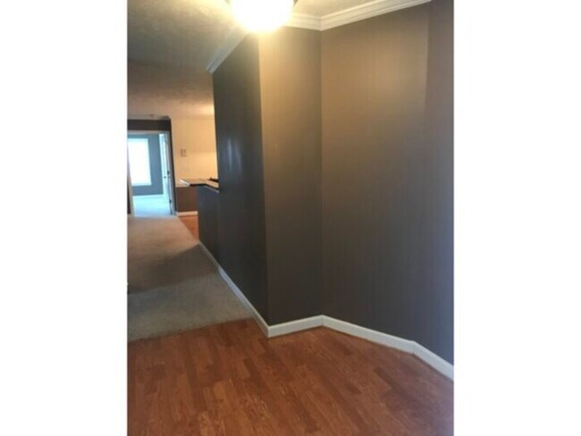 Building Photo - 1820 Balmoral Dr