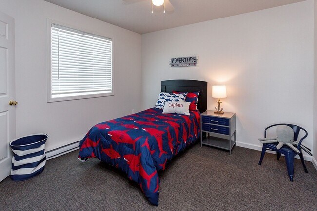 Building Photo - 3 Bedroom, Single-story Townhomes for rent in Marshalltown, IA