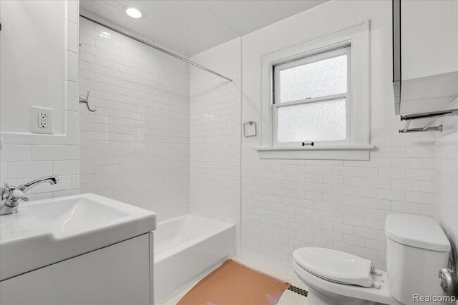 Building Photo - 522 N Washington Ave