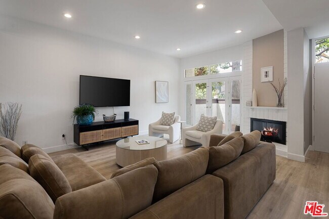 Building Photo - 17165 Palisades Cir