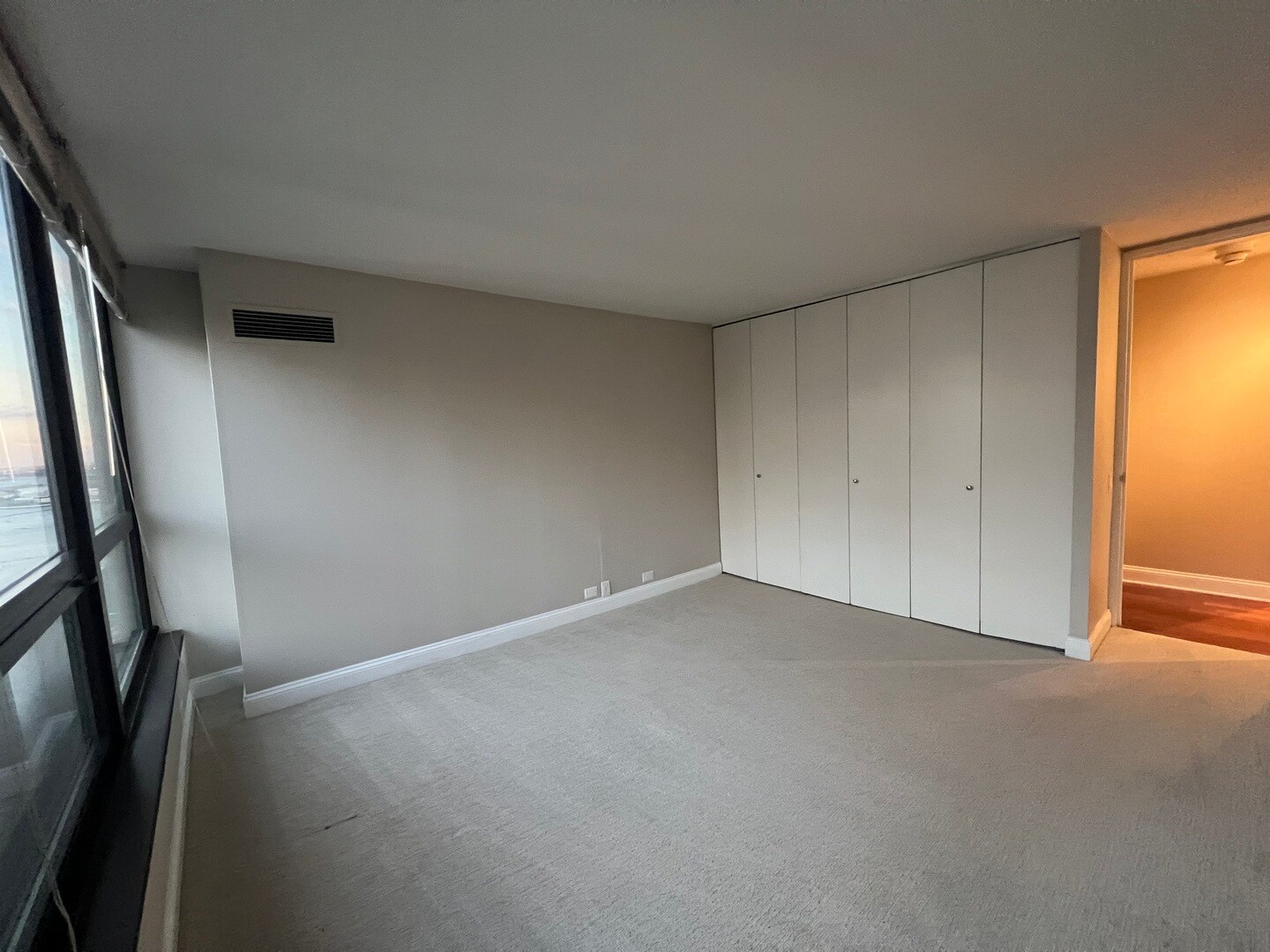 Building Photo - 360 E Randolph St