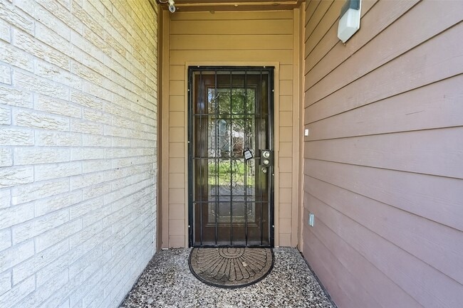 Building Photo - 11280 Braes Forest Dr