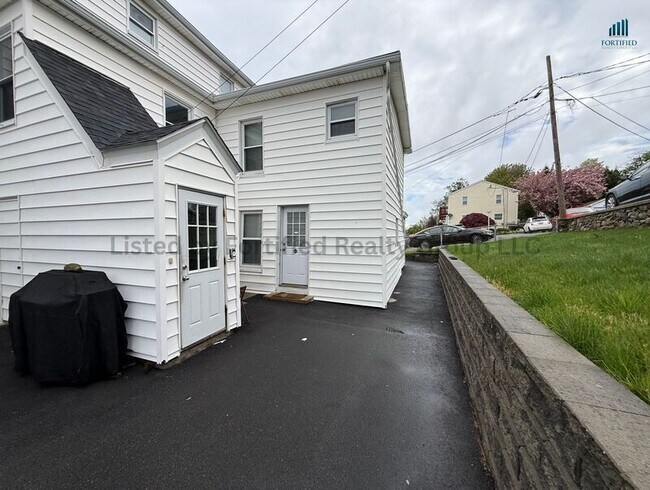 Building Photo - 795 N Underwood St