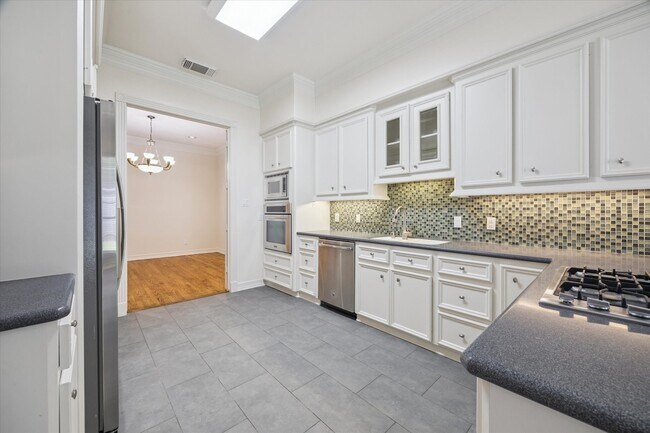 Building Photo - 5308 Hidalgo St