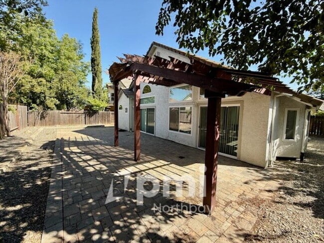 Building Photo - 1126 Meadowlark Dr