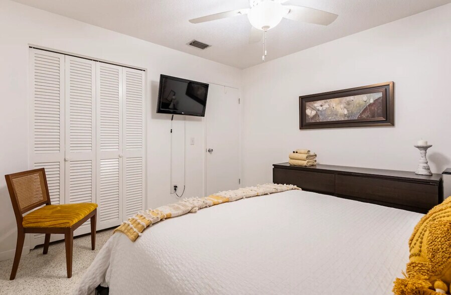 Building Photo - 1447 Caribbean Dr