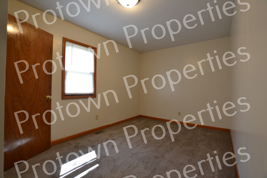 Building Photo - 122 Baker Ave