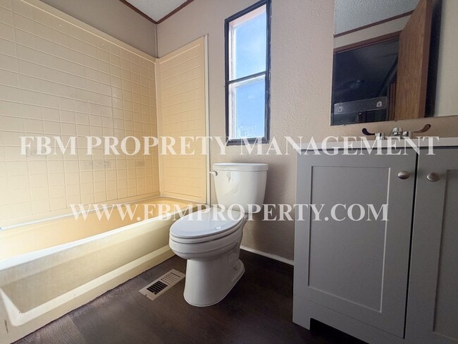 Building Photo - 1054 Cosby Rd