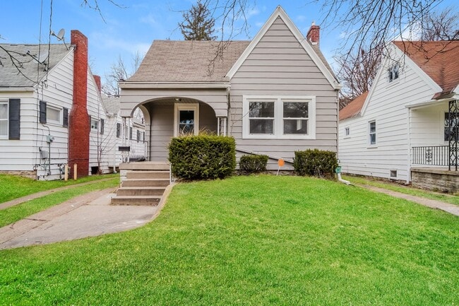 Building Photo - 1736 Mansfield Rd