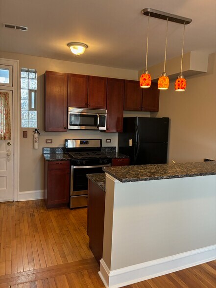 Building Photo - 801 Erie St