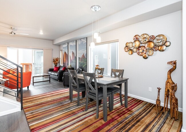 Building Photo - Urbanite Living near Downtown 3 Bed End Unit Townhouse