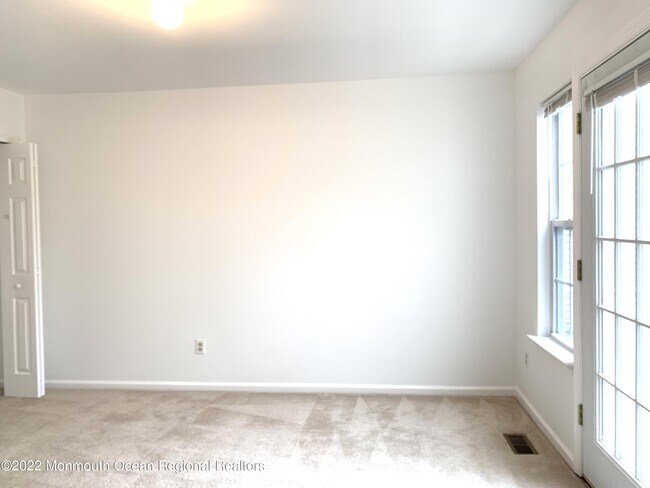 Building Photo - 17 Persimmon Ln