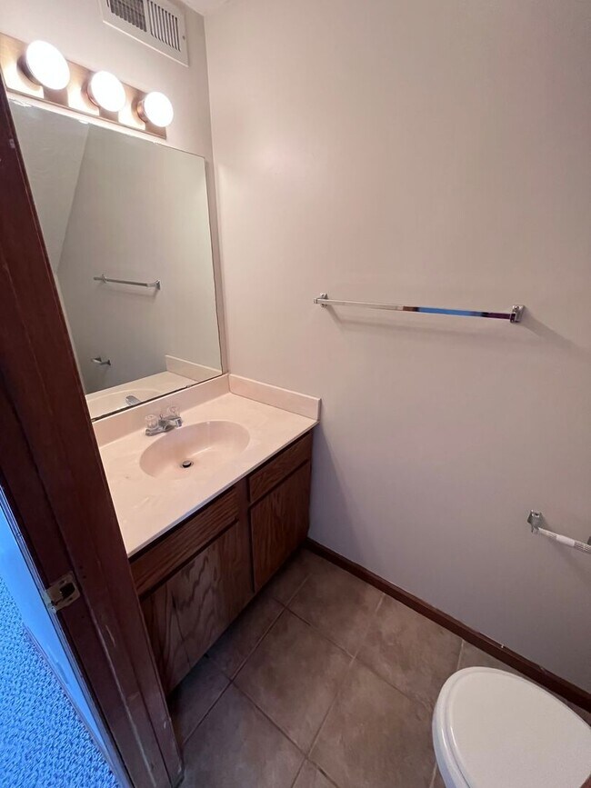 Building Photo - Sycamore Lane Apartments I