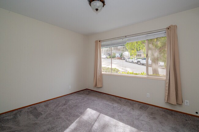 Building Photo - 1170 Tuolumne Ct
