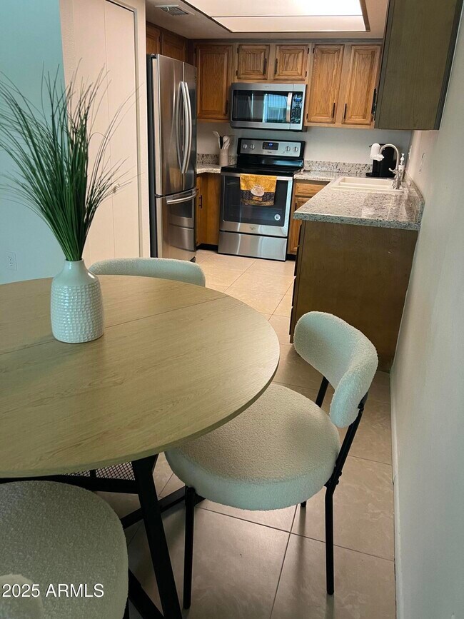 Building Photo - 7950 E Camelback Rd