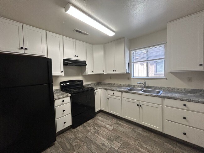 Building Photo - 144 S Parsons Ave
