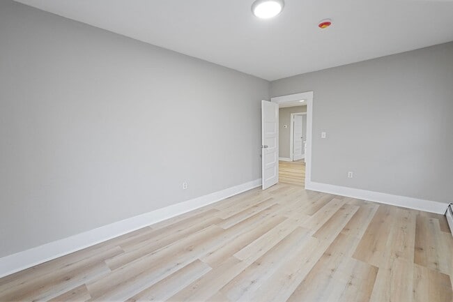 Building Photo - 175 School St