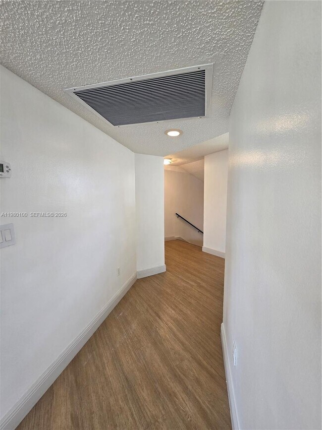 Building Photo - 2510 SE 19th Pl