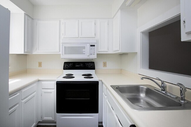 Building Photo - 5544 Kaplan Drive Unit A