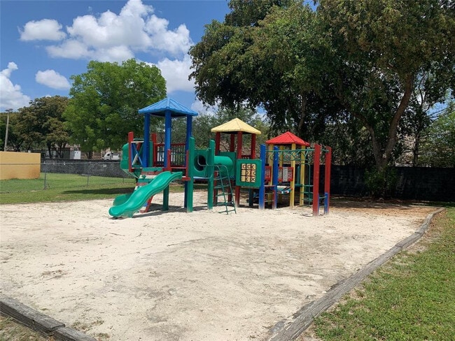 Building Photo - 8104 SW 21st Ct