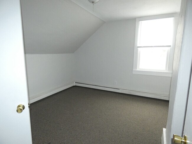 Building Photo - 7 Greenwood St