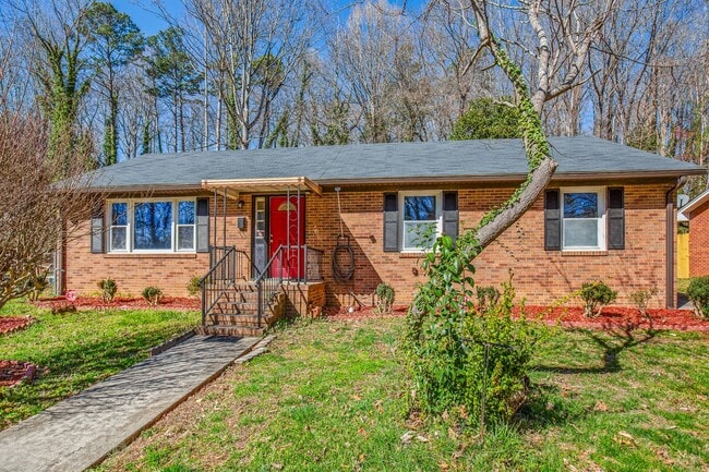 Building Photo - Introducing a newly renovated 3 bedroom, 2...