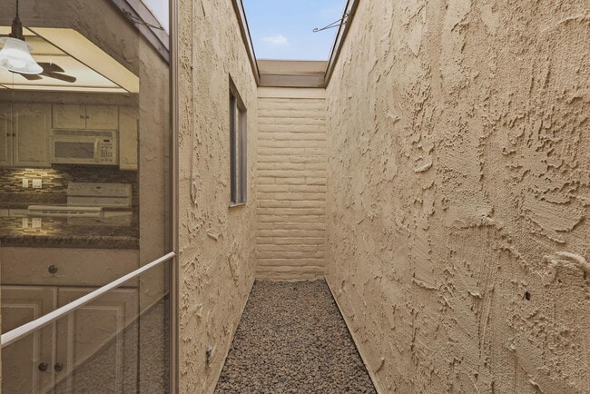 Building Photo - 7814 E MacKenzie Dr