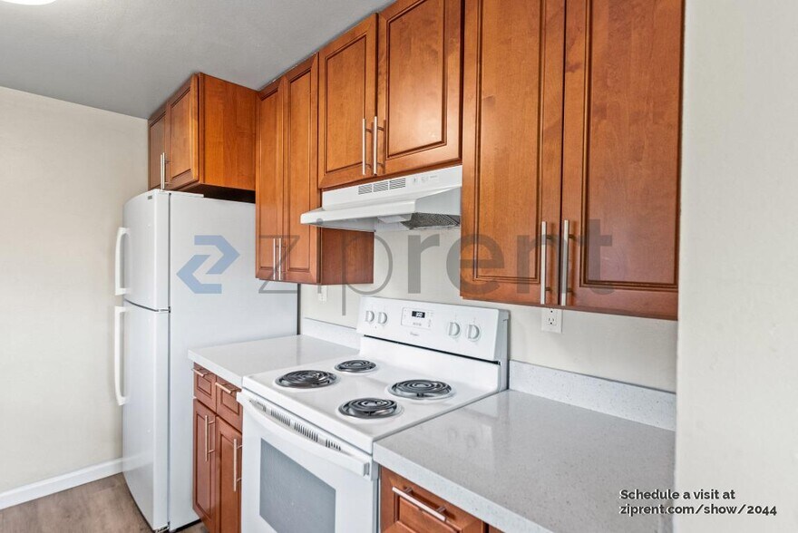 Building Photo - 2400 Horizon Ln