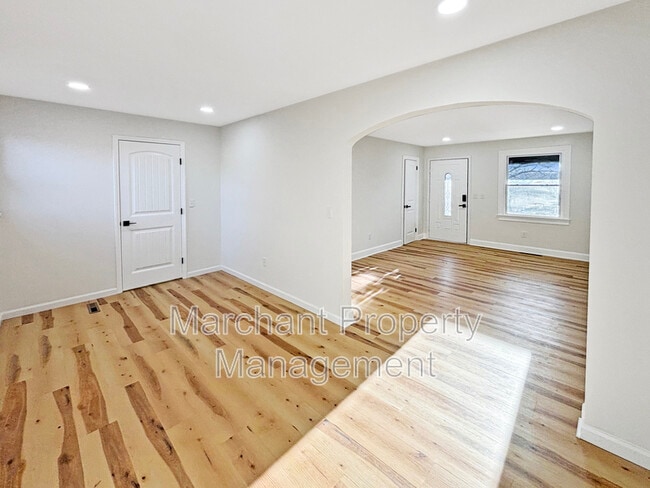 Building Photo - 8 E Sable Ct