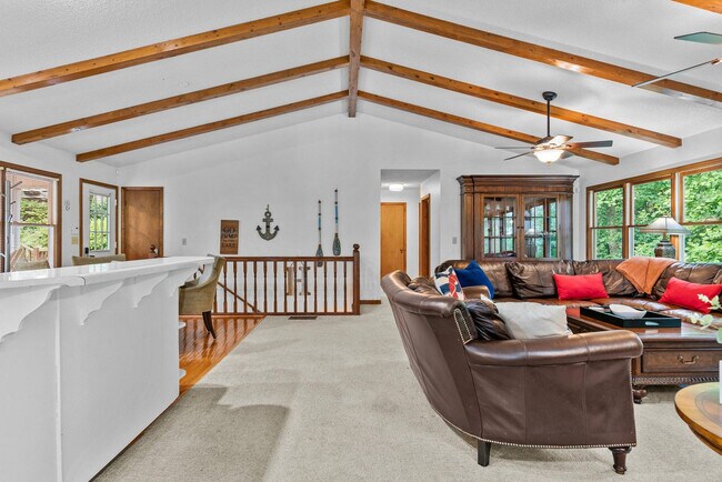 Building Photo - 723 Shorewood Cir