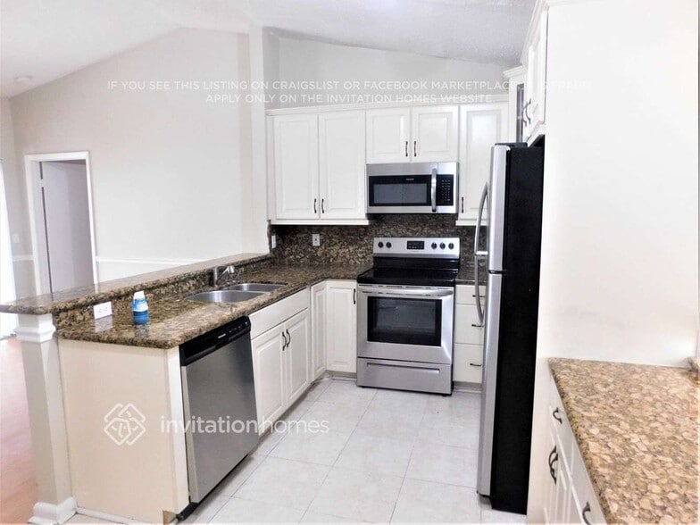 Building Photo - 851 NW 99th Ave