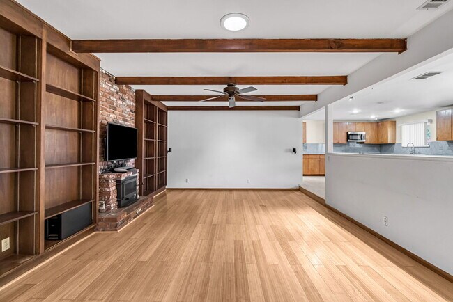 Building Photo - 5170 E Huntington Ave