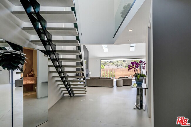 Building Photo - 1368 Beckwith Ave