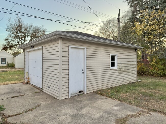 Building Photo - 2312 Ridge Ave