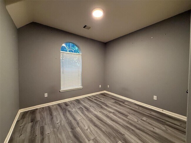 Building Photo - 10204 Dawn Brook Dr