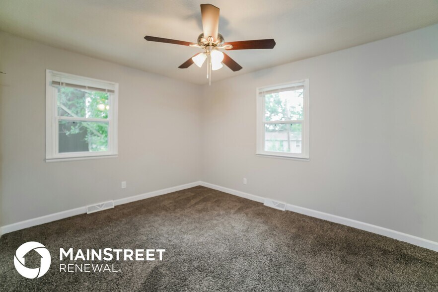 Building Photo - 409 N E Sharon St