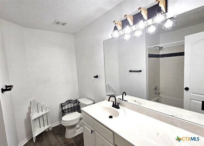 Building Photo - 1648 Dogwood Ln