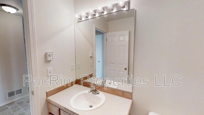 Building Photo - 5740 Sapphire Loop