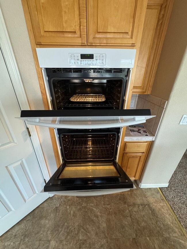 Building Photo - Gorgeous One Story 4 bedroom with Flex Space