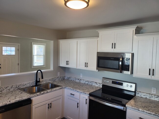 Building Photo - 107 Bryan St